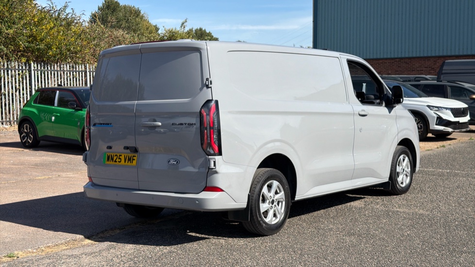 Ford Transit Custom E-320 L1 Rwd 100kW 65kWh H1 Van Limited Auto - Image 10