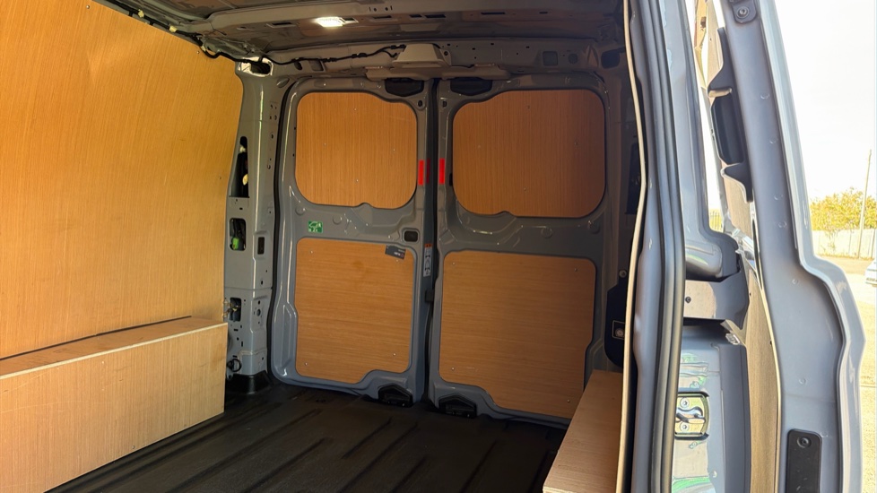 Ford Transit Custom E-320 L1 Rwd 100kW 65kWh H1 Van Limited Auto - Image 14