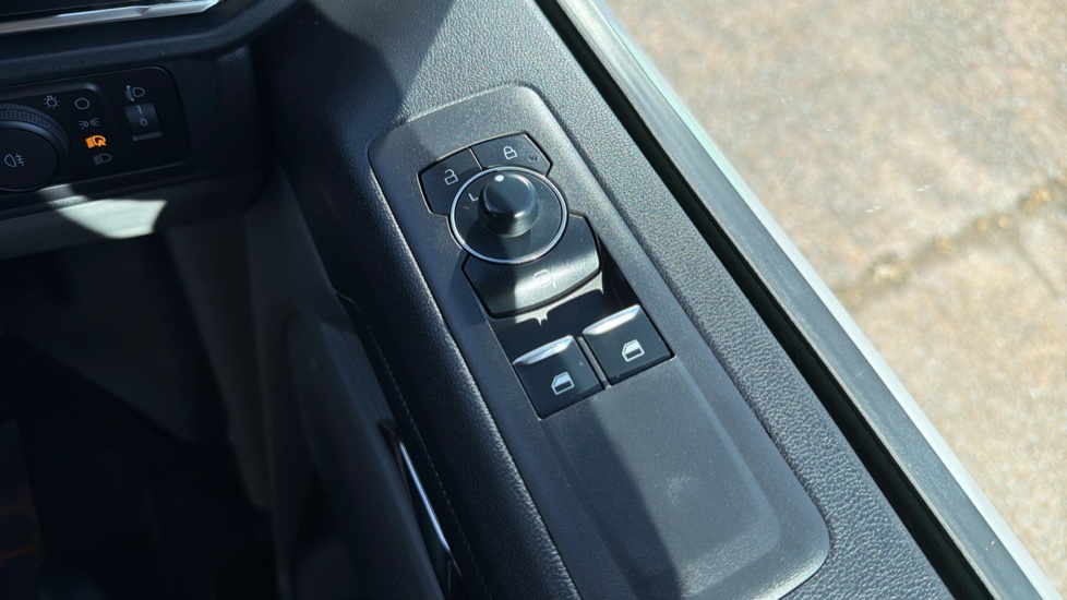 Ford Transit Custom E-320 L1 Rwd 100kW 65kWh H1 Van Limited Auto - Image 32