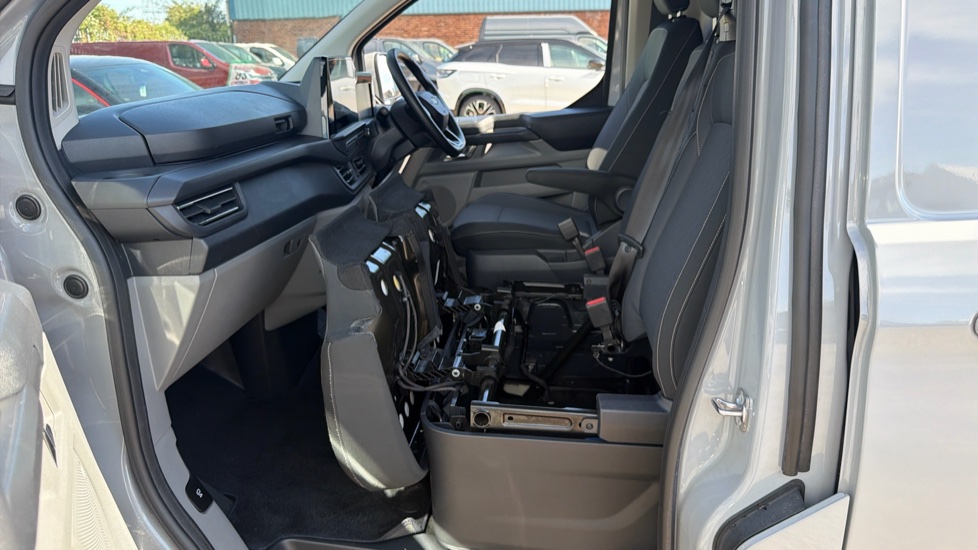 Ford Transit Custom E-320 L1 Rwd 100kW 65kWh H1 Van Limited Auto - Image 38