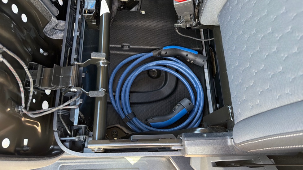 Ford Transit Custom E-320 L1 Rwd 100kW 65kWh H1 Van Limited Auto - Image 39