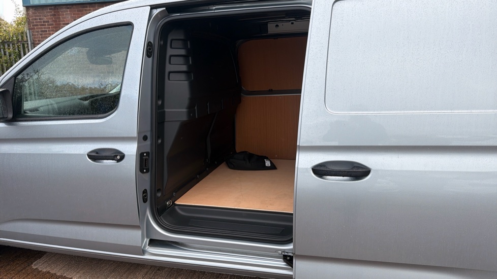 Ford Transit Connect 250 L2 Petrol 1.5 EcoBoost PHEV 150 Trend Van Auto - Image 5