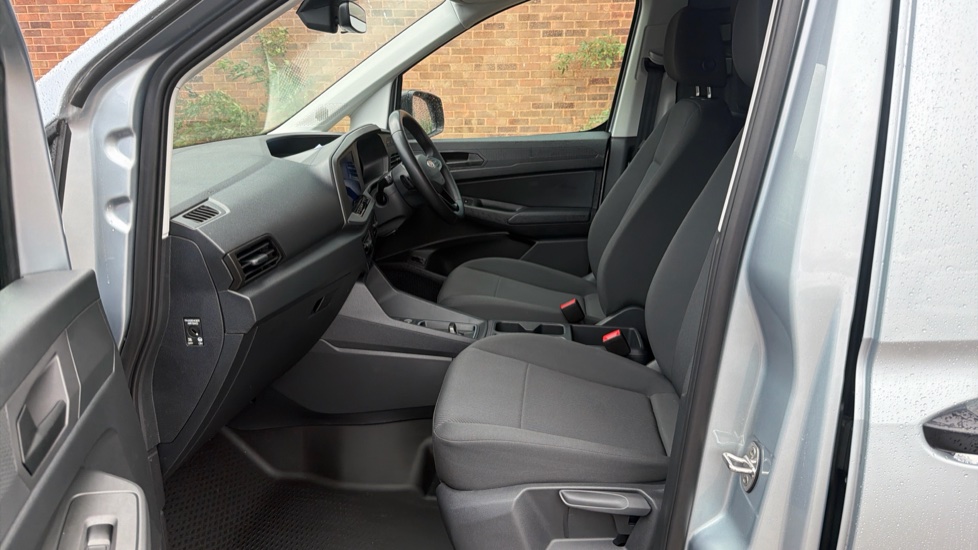 Ford Transit Connect 250 L2 Petrol 1.5 EcoBoost PHEV 150 Trend Van Auto - Image 13