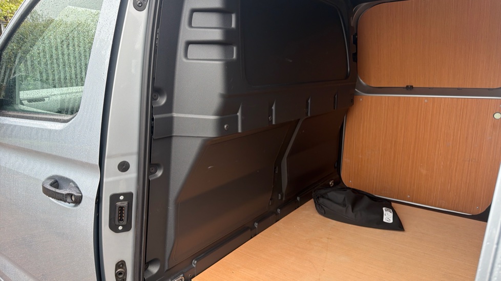 Ford Transit Connect 250 L2 Petrol 1.5 EcoBoost PHEV 150 Trend Van Auto - Image 18