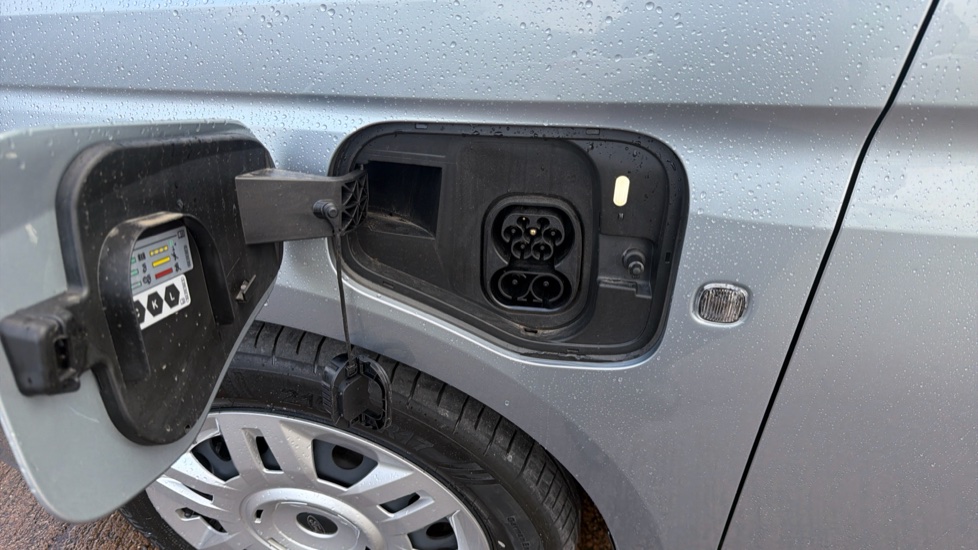 Ford Transit Connect 250 L2 Petrol 1.5 EcoBoost PHEV 150 Trend Van Auto - Image 41