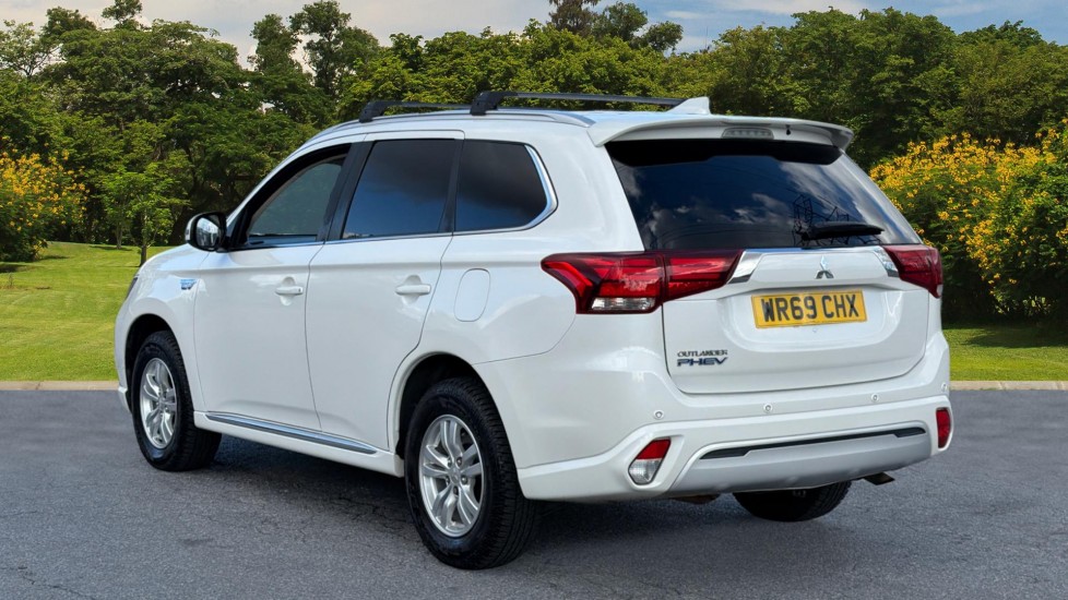 Mitsubishi Outlander Petrol 2.4 PHEV Reflex Commercial Auto Estate - Image 2