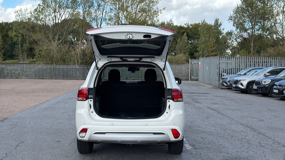 Mitsubishi Outlander Petrol 2.4 PHEV Reflex Commercial Auto Estate - Image 3