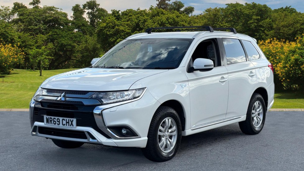 Mitsubishi Outlander Petrol 2.4 PHEV Reflex Commercial Auto Estate - Image 7
