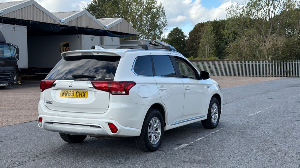 Mitsubishi Outlander Petrol 2.4 PHEV Reflex Commercial Auto Estate - Image 10