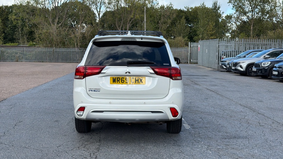 Mitsubishi Outlander Petrol 2.4 PHEV Reflex Commercial Auto Estate - Image 11