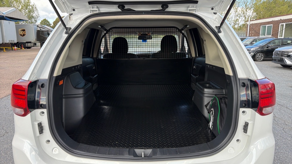 Mitsubishi Outlander Petrol 2.4 PHEV Reflex Commercial Auto Estate - Image 12