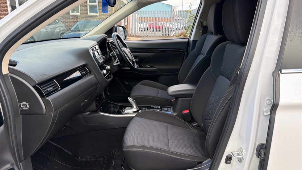 Mitsubishi Outlander Petrol 2.4 PHEV Reflex Commercial Auto Estate - Image 13