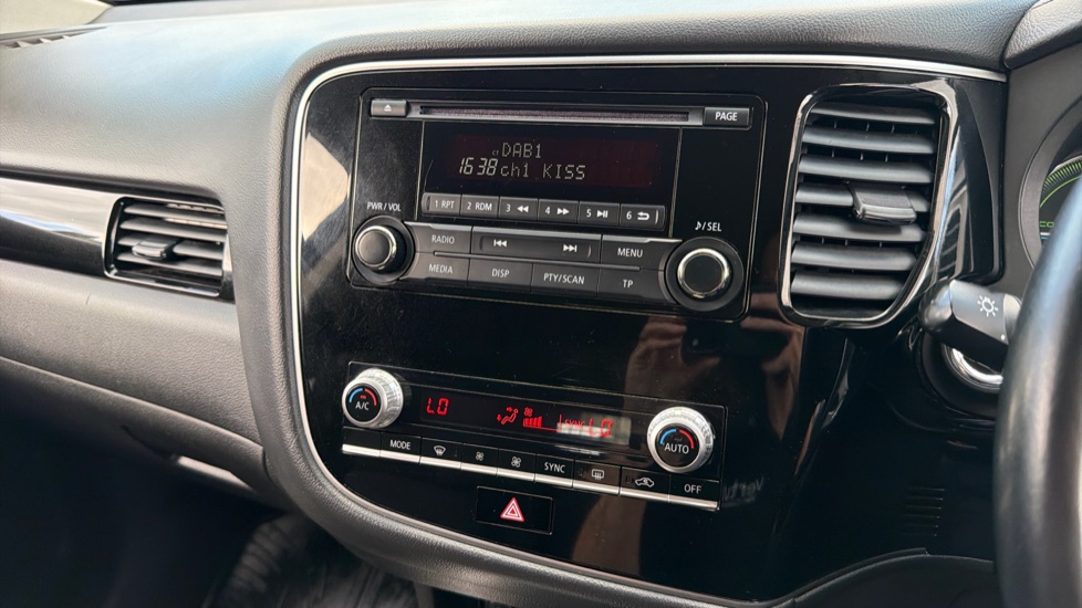 Mitsubishi Outlander Petrol 2.4 PHEV Reflex Commercial Auto Estate - Image 15