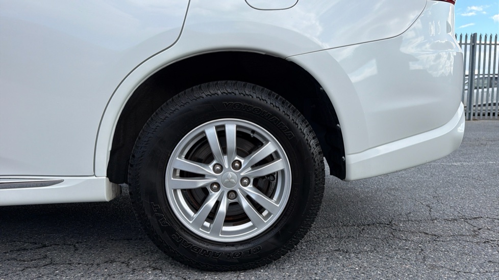 Mitsubishi Outlander Petrol 2.4 PHEV Reflex Commercial Auto Estate - Image 17