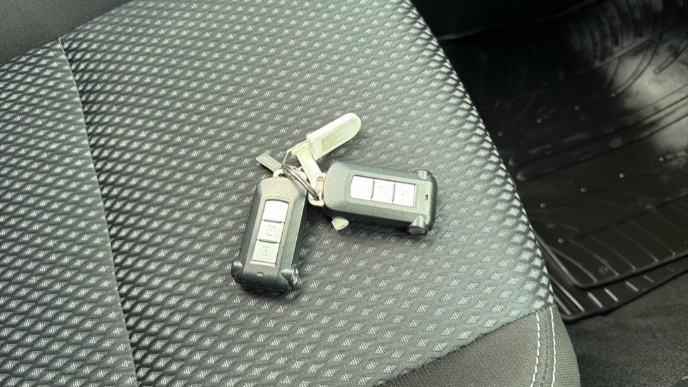 Mitsubishi Outlander Petrol 2.4 PHEV Reflex Commercial Auto Estate - Image 20
