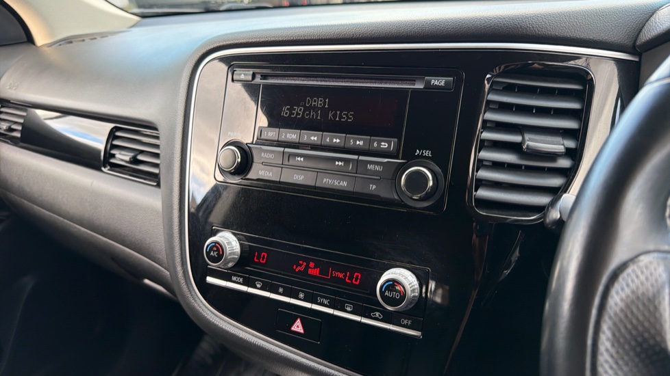 Mitsubishi Outlander Petrol 2.4 PHEV Reflex Commercial Auto Estate - Image 21