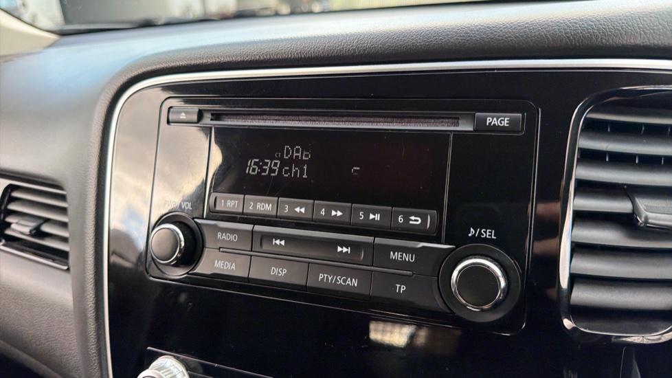 Mitsubishi Outlander Petrol 2.4 PHEV Reflex Commercial Auto Estate - Image 23