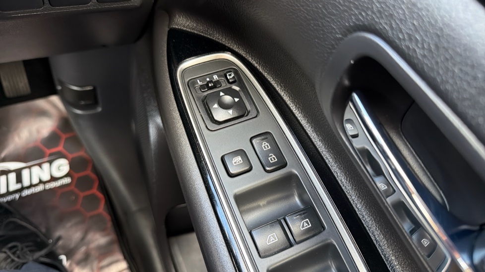 Mitsubishi Outlander Petrol 2.4 PHEV Reflex Commercial Auto Estate - Image 35
