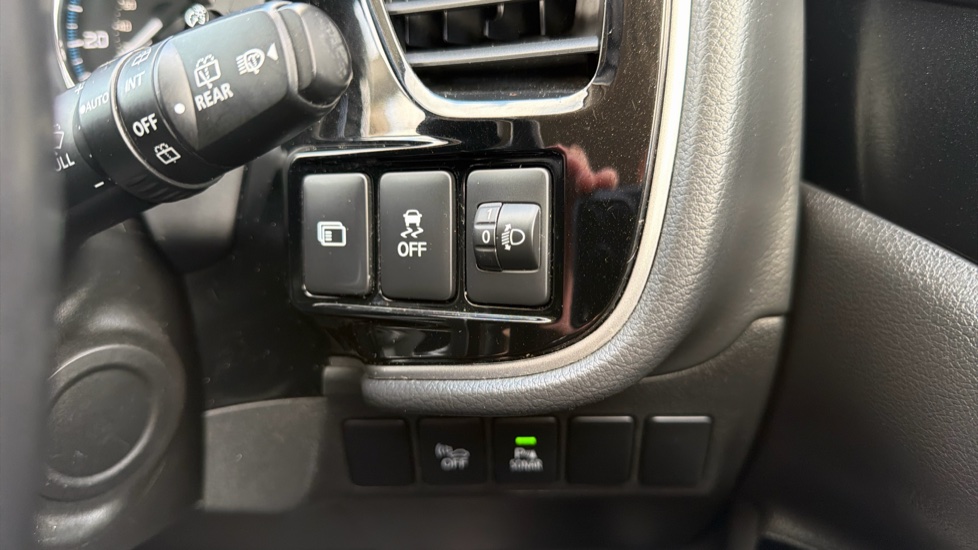 Mitsubishi Outlander Petrol 2.4 PHEV Reflex Commercial Auto Estate - Image 36