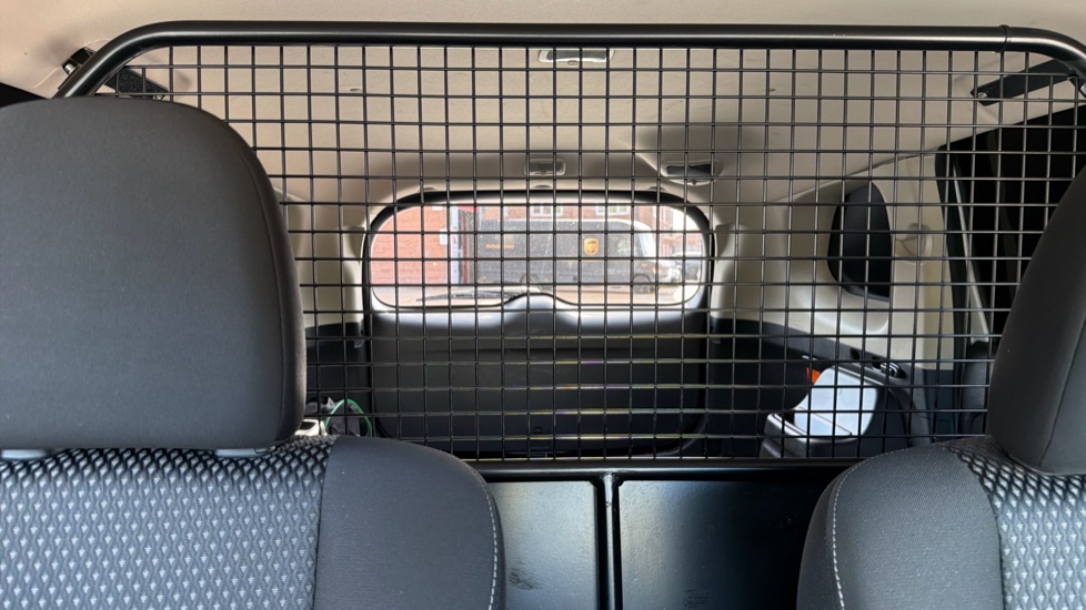 Mitsubishi Outlander Petrol 2.4 PHEV Reflex Commercial Auto Estate - Image 38