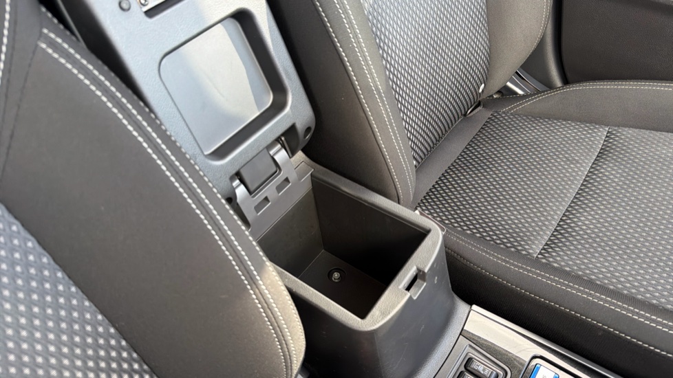 Mitsubishi Outlander Petrol 2.4 PHEV Reflex Commercial Auto Estate - Image 39