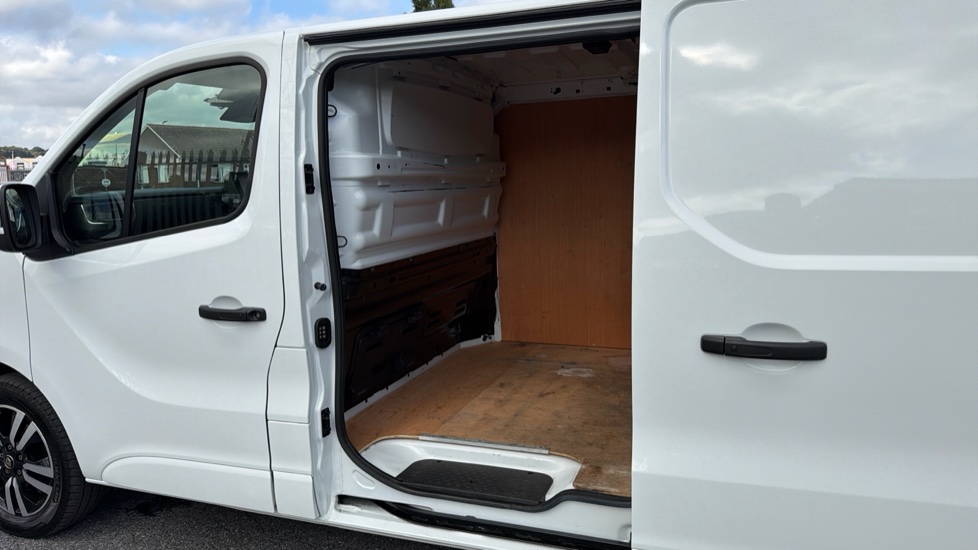 Renault Trafic Swb Diesel SL28 Blue dCi 150 Sport+ Van - Image 5