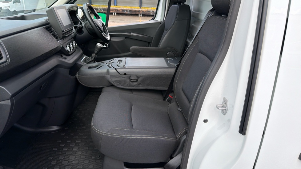 Renault Trafic Swb Diesel SL28 Blue dCi 150 Sport+ Van - Image 40