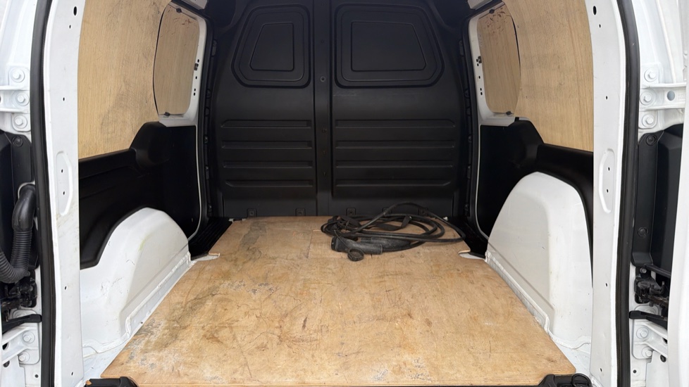 Nissan Townstar L1 Electric 90kW Tekna Van Auto 45kWh - Image 12