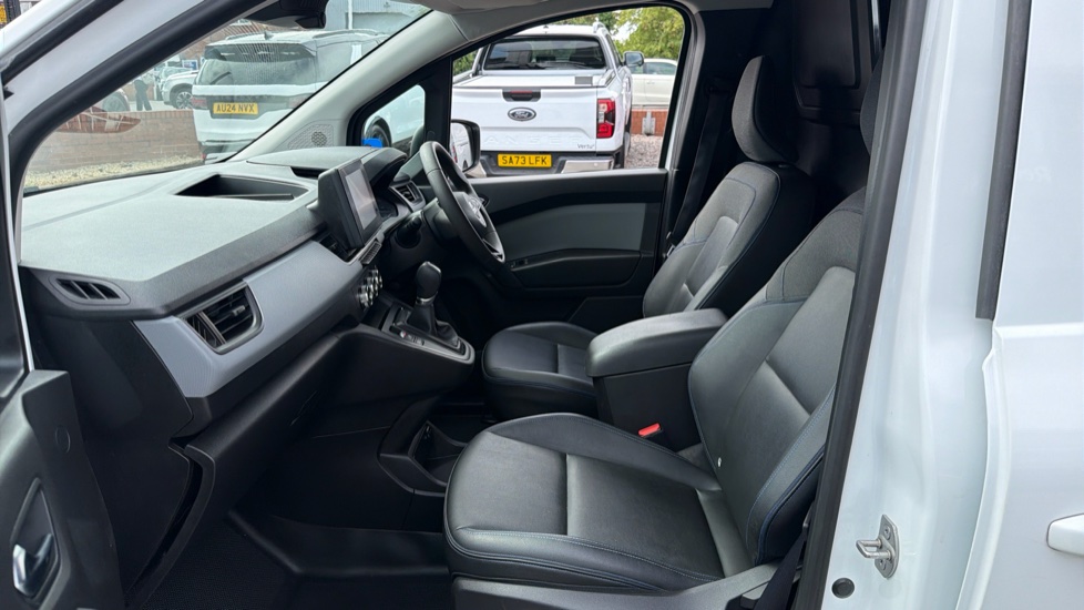 Nissan Townstar L1 Electric 90kW Tekna Van Auto 45kWh - Image 13