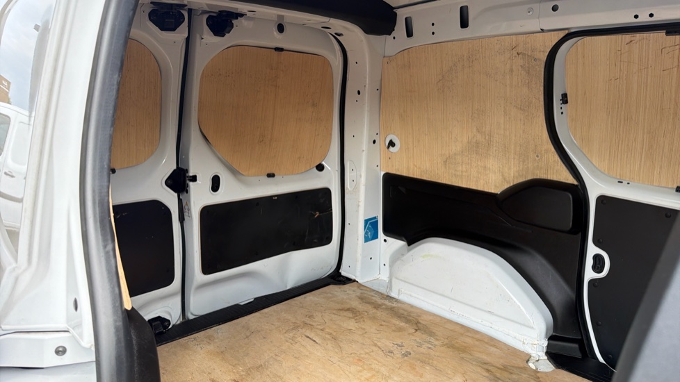 Nissan Townstar L1 Electric 90kW Tekna Van Auto 45kWh - Image 14