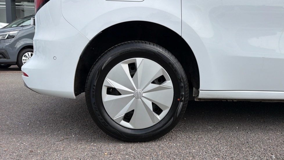 Nissan Townstar L1 Electric 90kW Tekna Van Auto 45kWh - Image 17