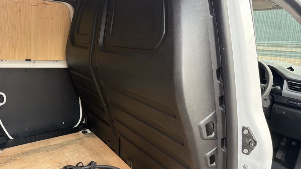Nissan Townstar L1 Electric 90kW Tekna Van Auto 45kWh - Image 18