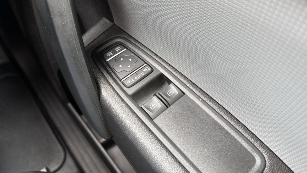 Nissan Townstar L1 Electric 90kW Tekna Van Auto 45kWh - Image 28