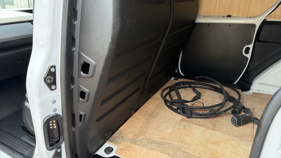Nissan Townstar L1 Electric 90kW Tekna Van Auto 45kWh - Image 42