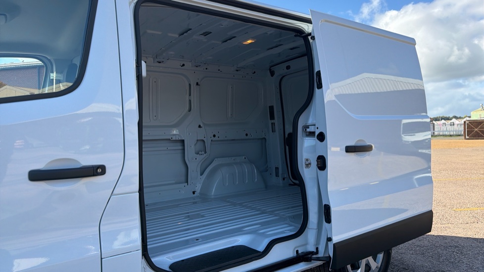 Renault Trafic Swb Diesel SL30 Blue dCi 130 Advance [Safety] Van - Image 5