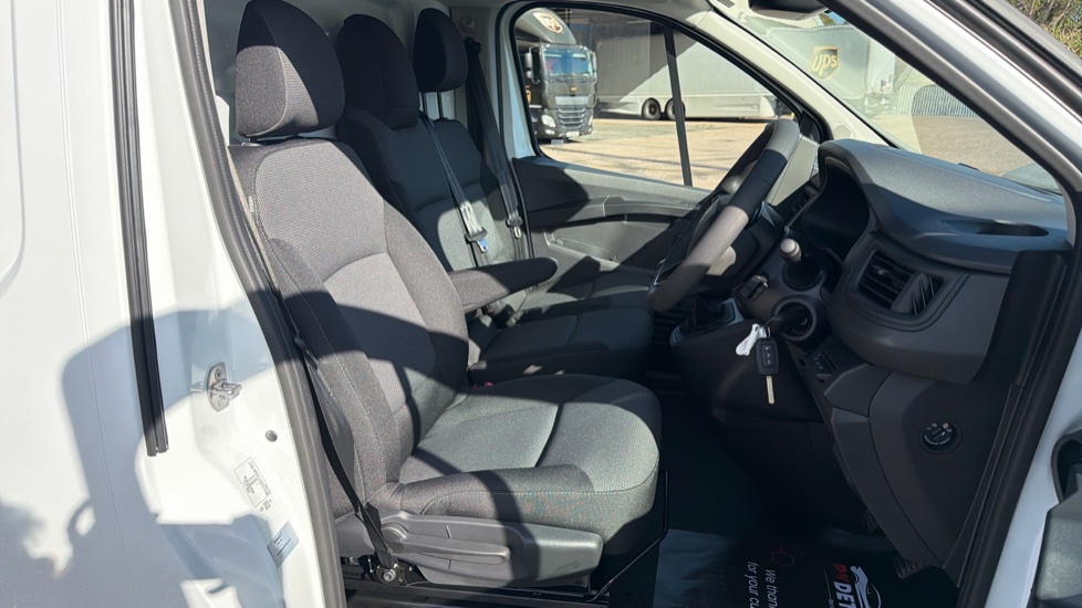 Renault Trafic Swb Diesel SL30 Blue dCi 130 Advance [Safety] Van - Image 6