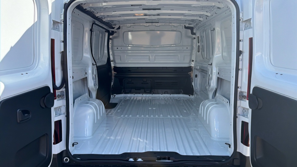 Renault Trafic Swb Diesel SL30 Blue dCi 130 Advance [Safety] Van - Image 12