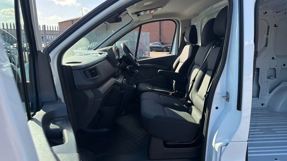 Renault Trafic Swb Diesel SL30 Blue dCi 130 Advance [Safety] Van - Image 13