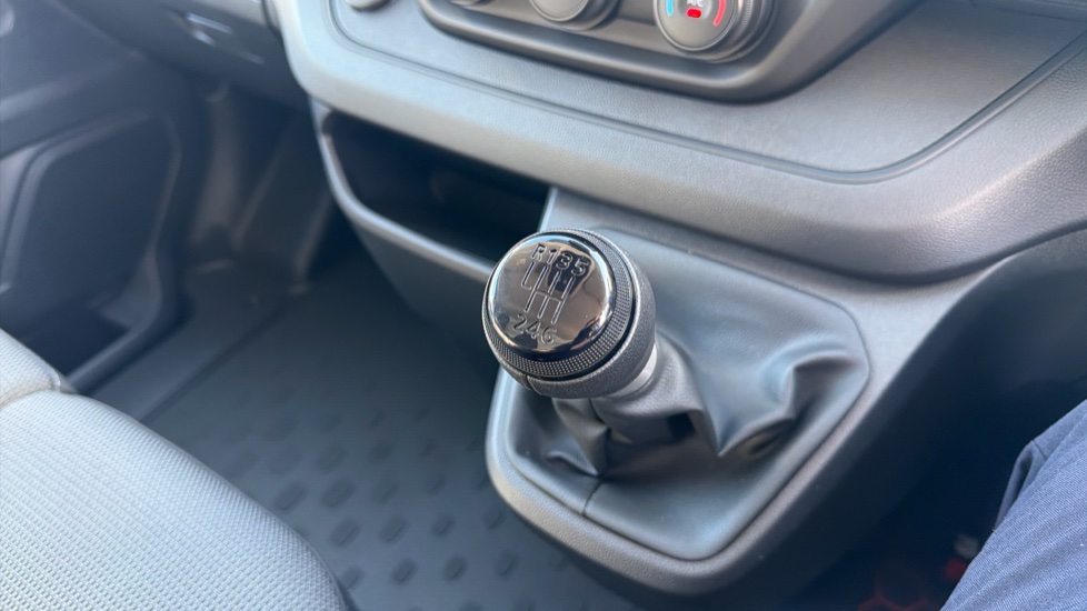 Renault Trafic Swb Diesel SL30 Blue dCi 130 Advance [Safety] Van - Image 36