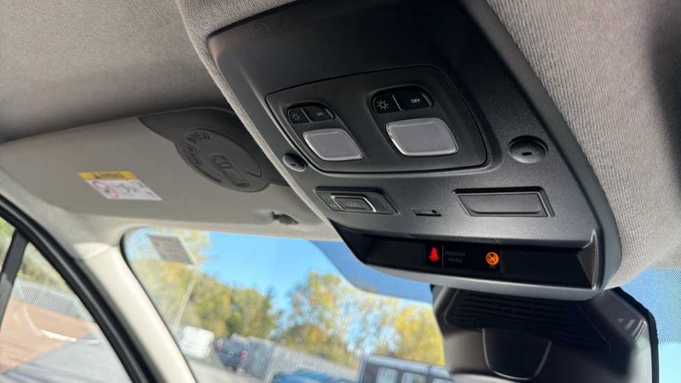 Renault Trafic Swb Diesel SL30 Blue dCi 130 Advance [Safety] Van - Image 38