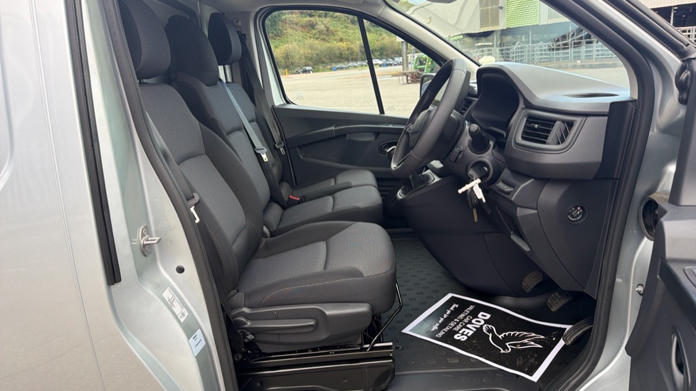 Renault Trafic Swb Diesel SL30 Blue dCi 130 Advance [Safety] Van - Image 6