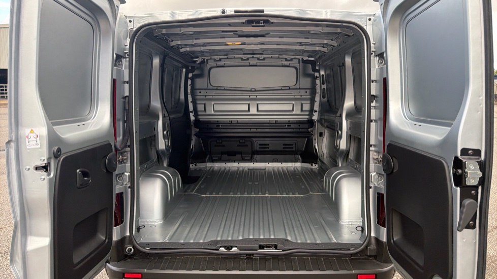 Renault Trafic Swb Diesel SL30 Blue dCi 130 Advance [Safety] Van - Image 12