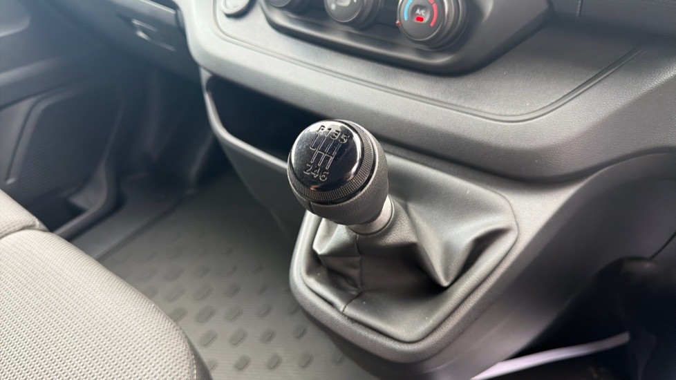 Renault Trafic Swb Diesel SL30 Blue dCi 130 Advance [Safety] Van - Image 34