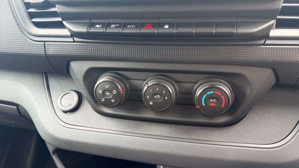 Renault Trafic Swb Diesel SL30 Blue dCi 130 Advance [Safety] Van - Image 35