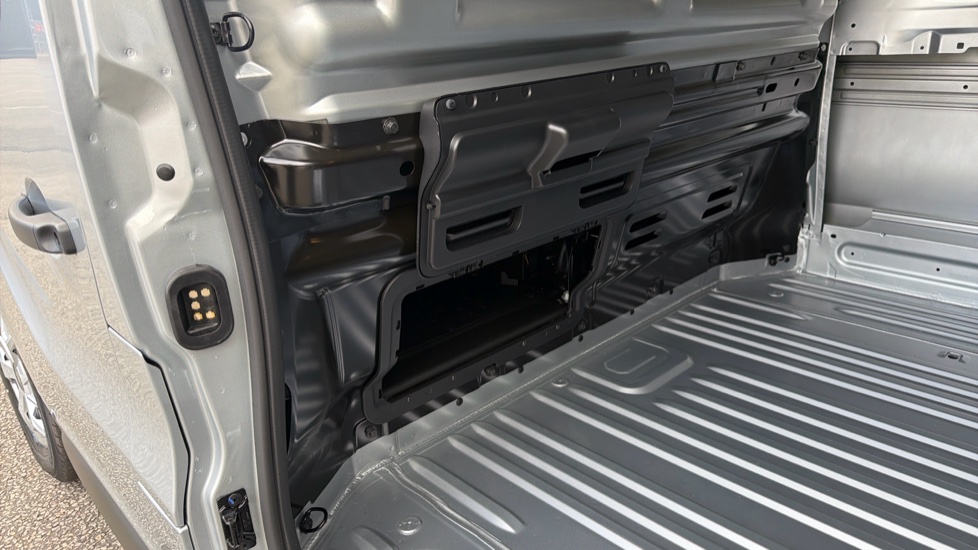 Renault Trafic Swb Diesel SL30 Blue dCi 130 Advance [Safety] Van - Image 39