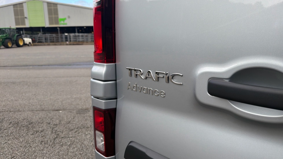 Renault Trafic Swb Diesel SL30 Blue dCi 130 Advance [Safety] Van - Image 43
