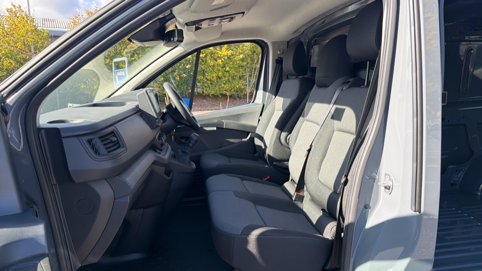 Renault Trafic Lwb Diesel LL30 Blue dCi 130 Advance [Safety] Van - Image 13