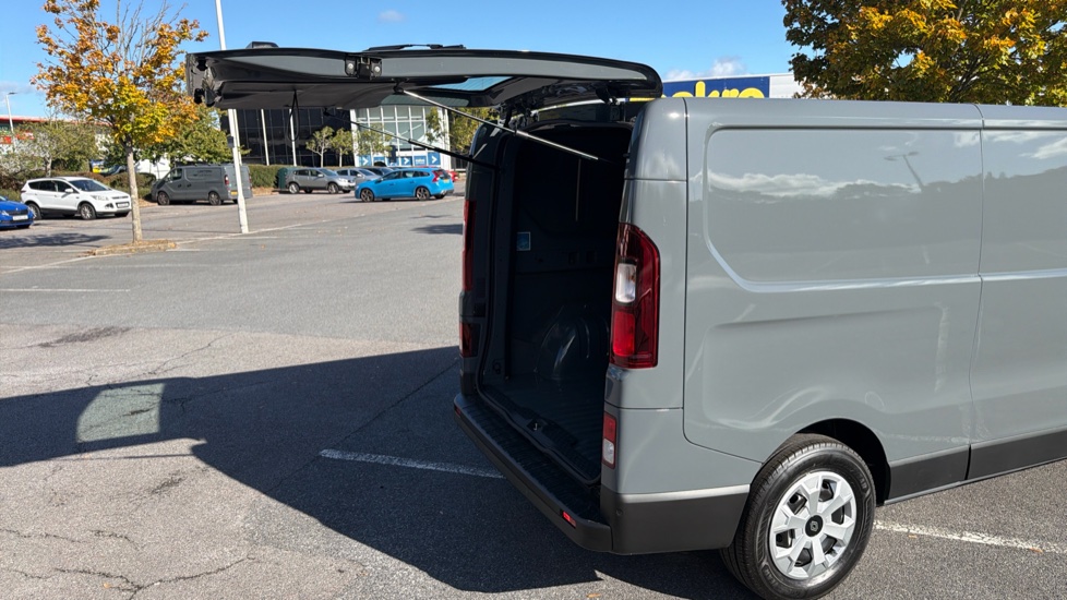 Renault Trafic Lwb Diesel LL30 Blue dCi 130 Advance [Safety] Van - Image 25