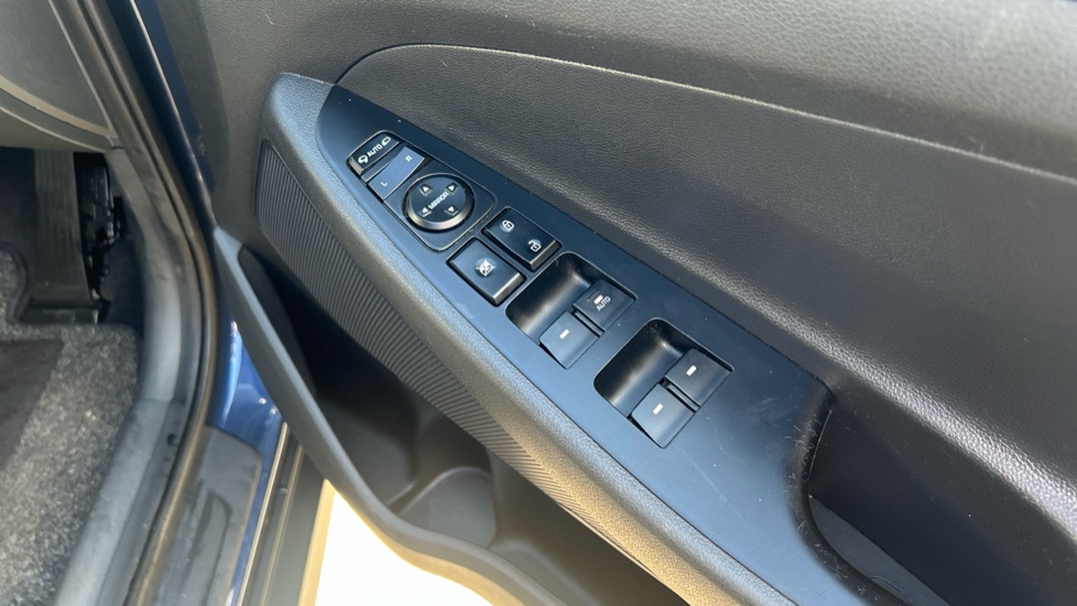 Hyundai TUCSON 1.6 GDi Blue Drive SE Nav 5dr 2WD Petrol Estate - Image 25