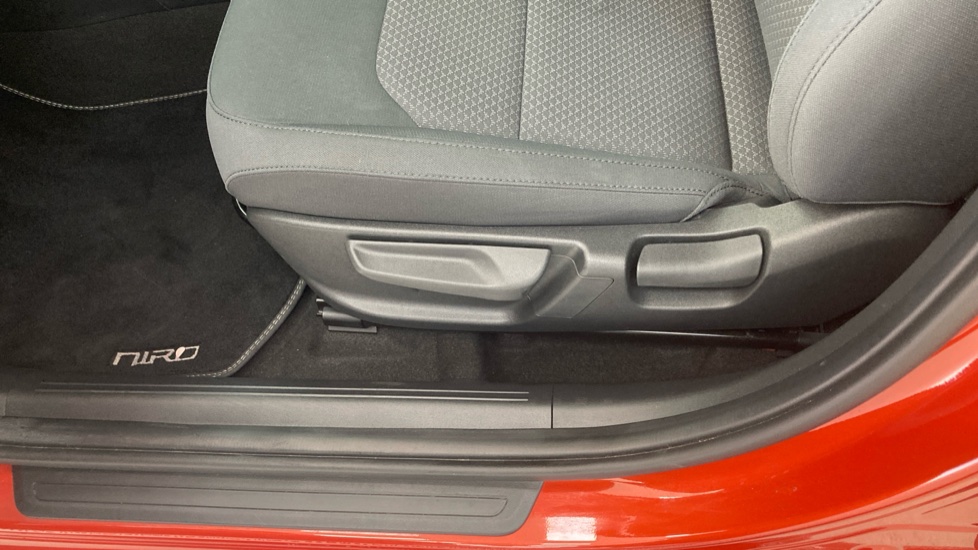 Kia Niro 150kW 2 64kWh 5dr Auto Electric Estate - Image 36